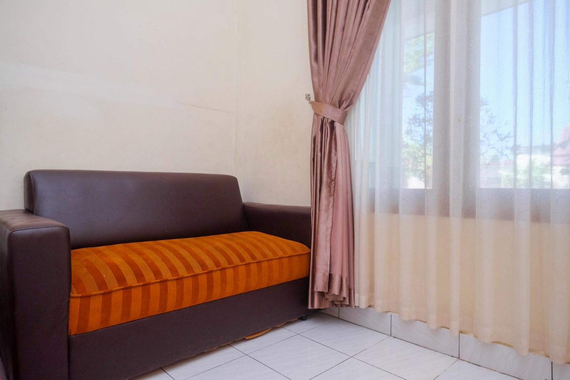 Reddoorz Syariah Near Alun Alun Wonosari Hotel Exterior foto