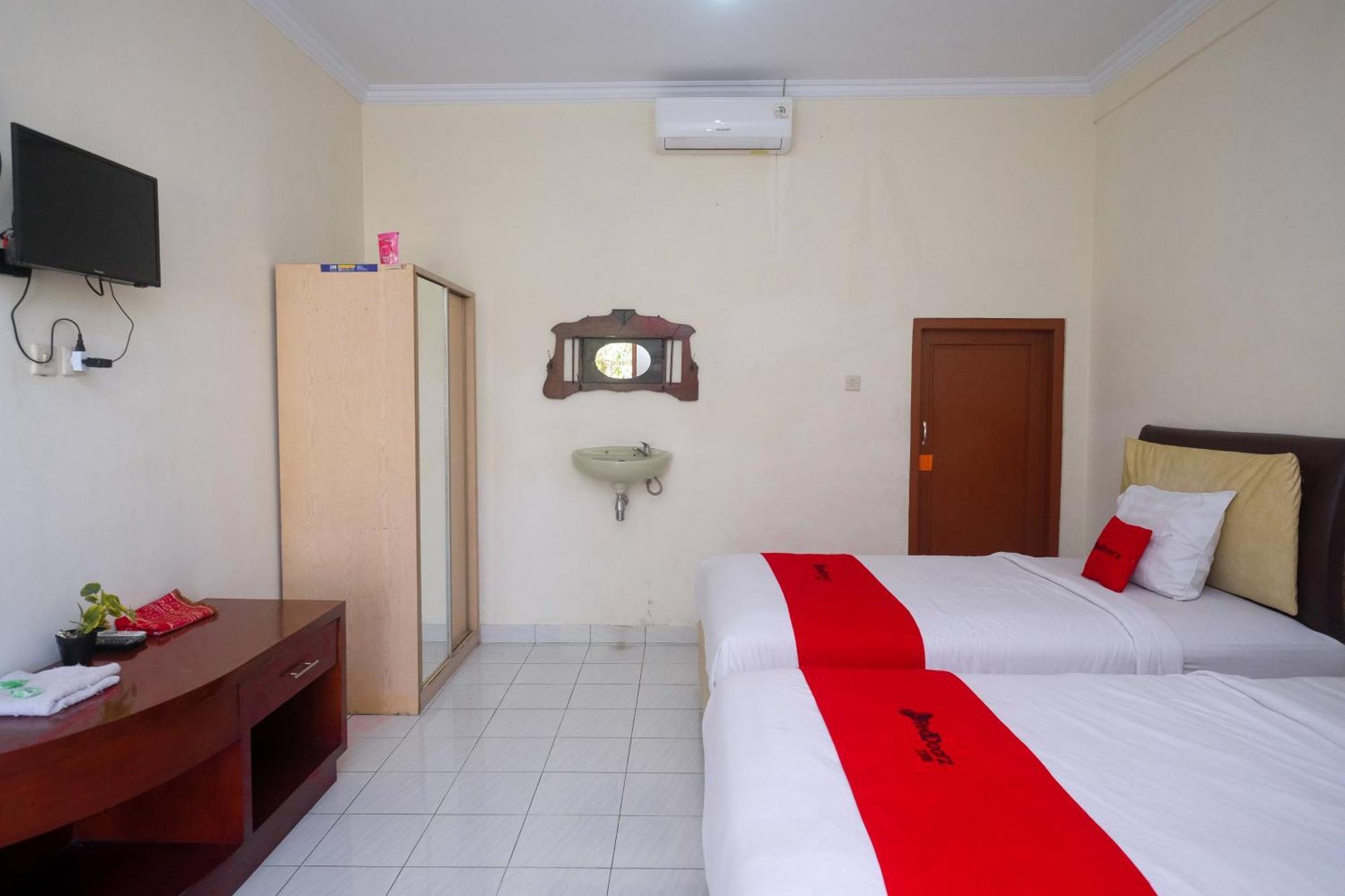 Reddoorz Syariah Near Alun Alun Wonosari Hotel Exterior foto