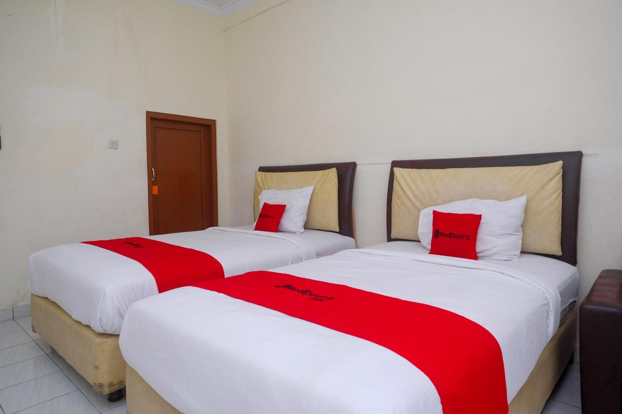 Reddoorz Syariah Near Alun Alun Wonosari Hotel Exterior foto