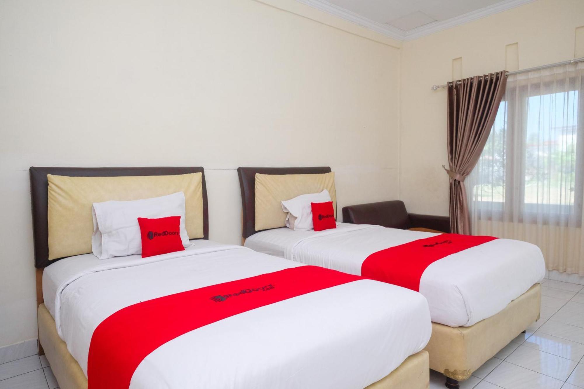 Reddoorz Syariah Near Alun Alun Wonosari Hotel Exterior foto